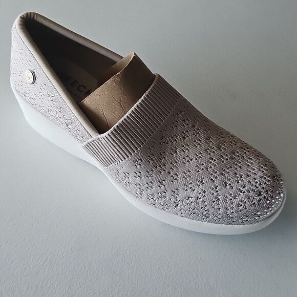 New Skechers Slip Ins Martha in Grey Silver Size 7.5 - Picture 1 of 5